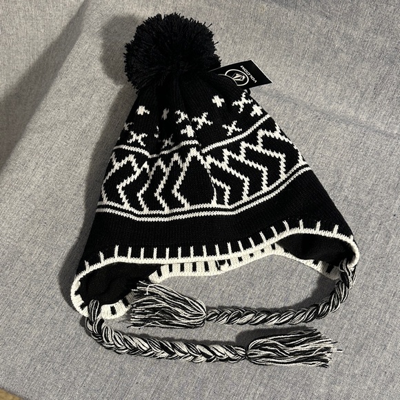 Volcom Other - Volcom Black & White Pom Pom Earflap Beanie